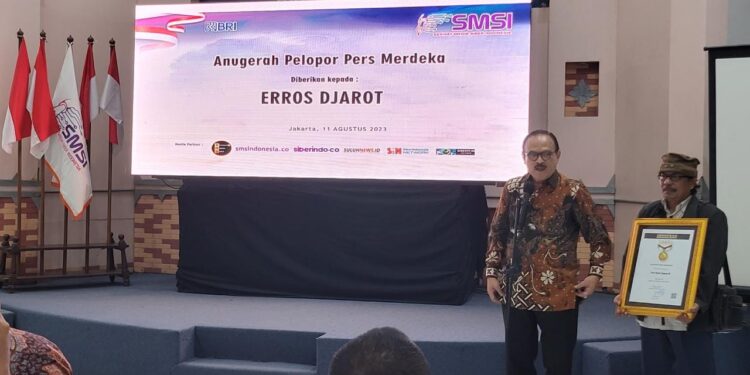 Budayawan Erros Djarot: Enggak usah merengek-rengek ke Kemenkominfo