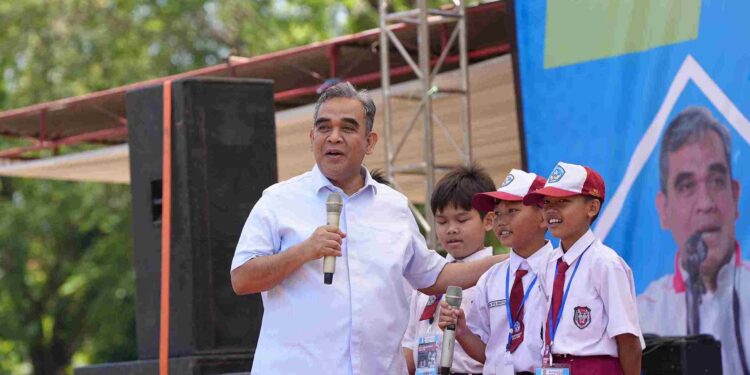 Muzani Tinjau Simulasi 3 Ribu Siswa Makan Bergizi Gratis di Batang, Jawa Tengah