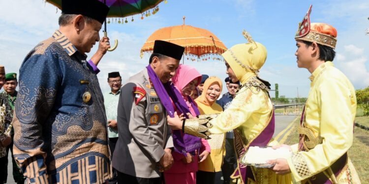 Welcoming New Police Chief by Gorontalo Traditional Ceremony