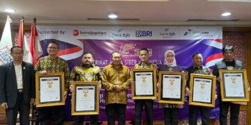 Puluhan Tokoh Nasional Raih Anugerah Sahabat Pers dan Pin Emas Dalam Konvensi Nasional SMSI