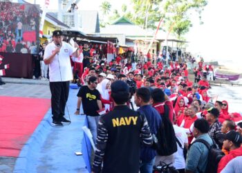 Gov. Gusnar Highlights Scoring in Clean Toilet for Office Competition