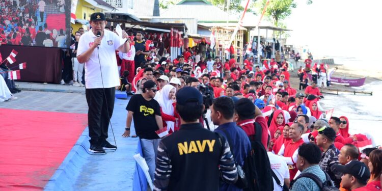 Gov. Gusnar Highlights Scoring in Clean Toilet for Office Competition