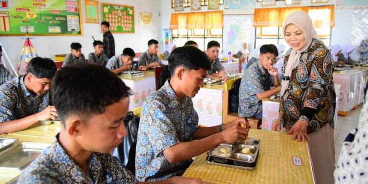 Wagub Idah Syahidah Soroti Minimnya Porsi Sayur dan Evaluasi Menu Makan Bergizi Gratis di Bone Bolango